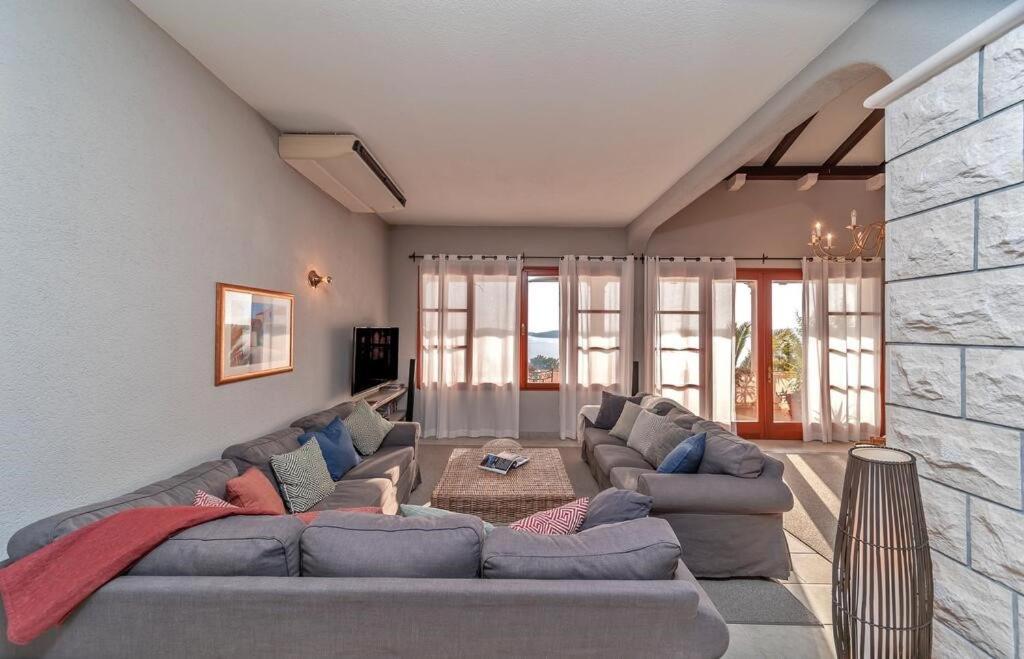 Luxury Hvar Carpe Diem With Private Pool By The Sea